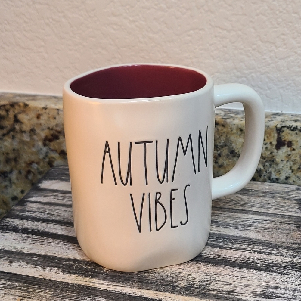 Rae Dunn AUTUMN VIBES mug w acorn, maroon inside. Oversized, new.
